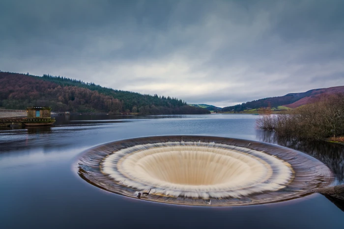 ladybower reservoir plug hole overflow water nature outdoors 2k 4k 5k