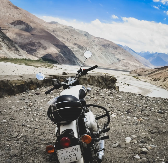 valley bike leh ladakh india royal enfield bullet cc 2k 4k