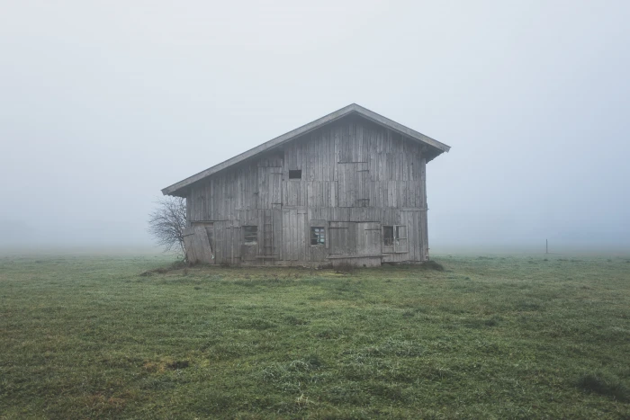 grey wooden barn foggy farm rural landscape countryside 2k 4k 5k