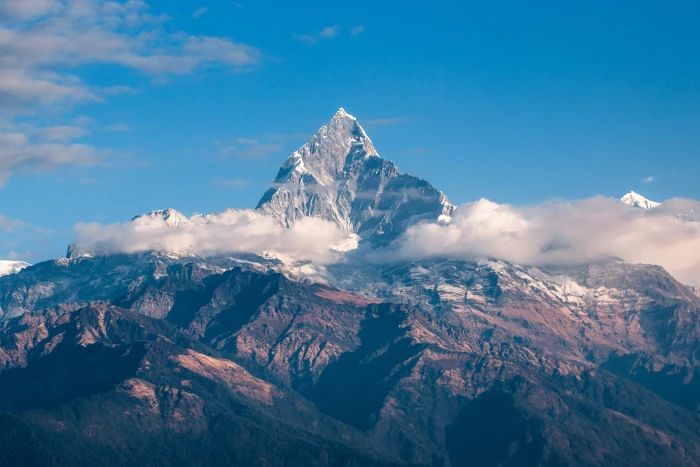mountain surrounded with white clouds himalaya nepal trekking 2k 4k 5k