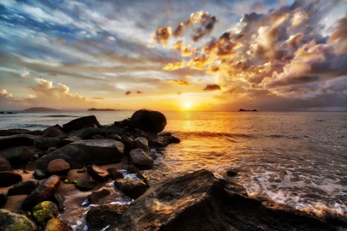 landscape photo of a ocean shoreline during golden houre Instagram 2k 4k 5k