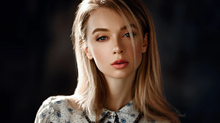 Anna Tsaralunga women model blonde face portrait looking at viewer 2k