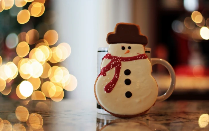 Christmas New Year cookies bokeh cup snowmen 2k