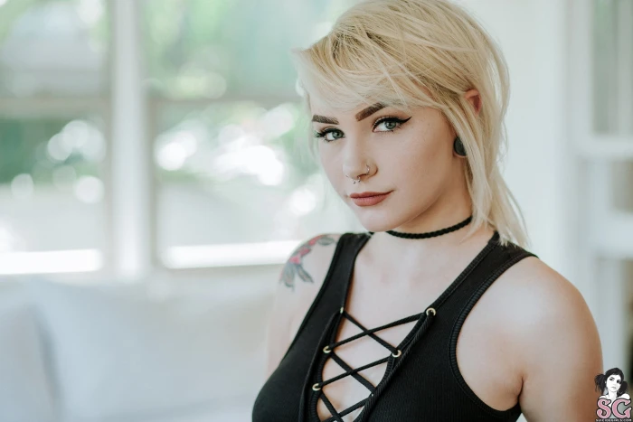 Elise Tails Suicide Girls Enrapture Enrapturex blonde bare shoulders 2k