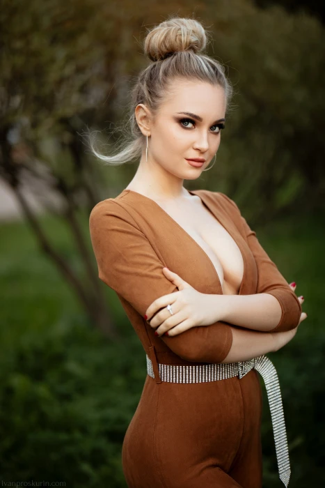 Ivan Proskurin cleavage portrait display blonde women outdoors