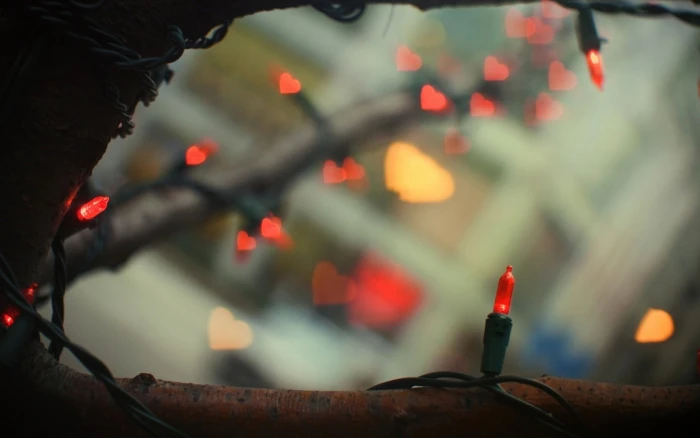 red and green string lights Christmas love heart bokeh focus on foreground 2k