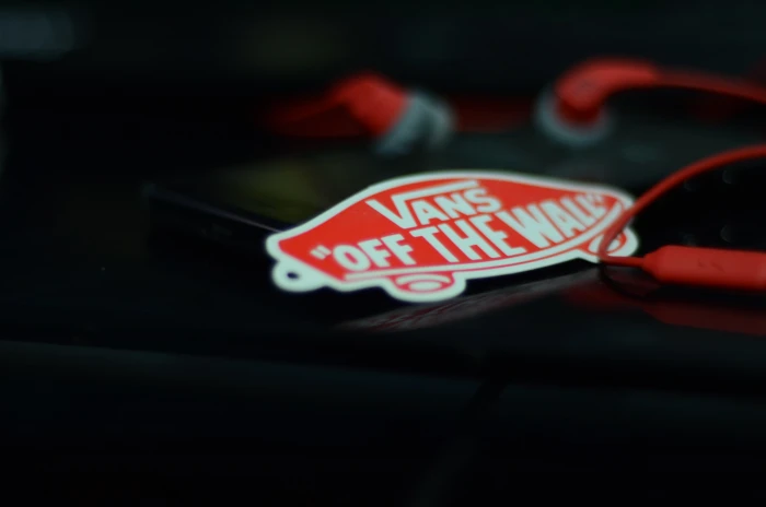 smartphone bokeh earphones vans text western script communication 2k 4k 5k