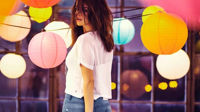 women s white crop top and blue denim bottoms Selena Gomez sunset 2k