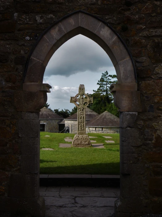 ireland clonmacnoise monastery cross celtic mystical 2k 4k