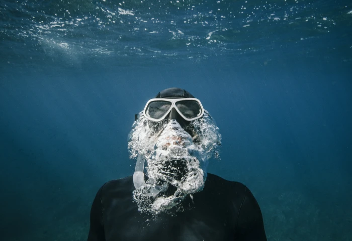 person with snorkle and goggles swimming underwater photo of wearing snorkeling mask 2k 4k 5k