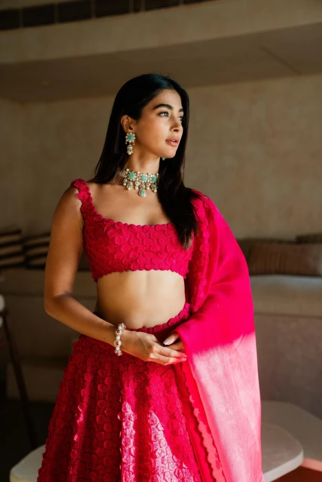 Pooja hegde actress indian celebrity 2k