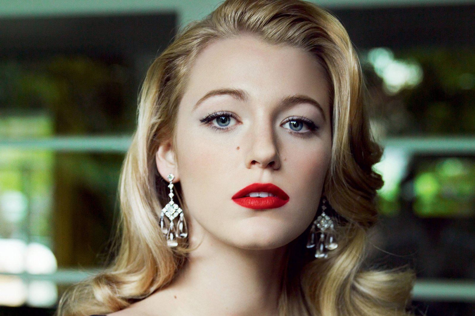 cherry red lips blake lively actress hollywood 2k