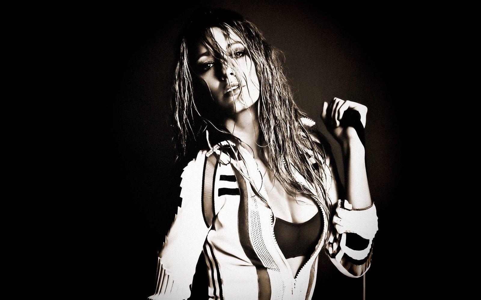 wet hair blake lively actress hollywood