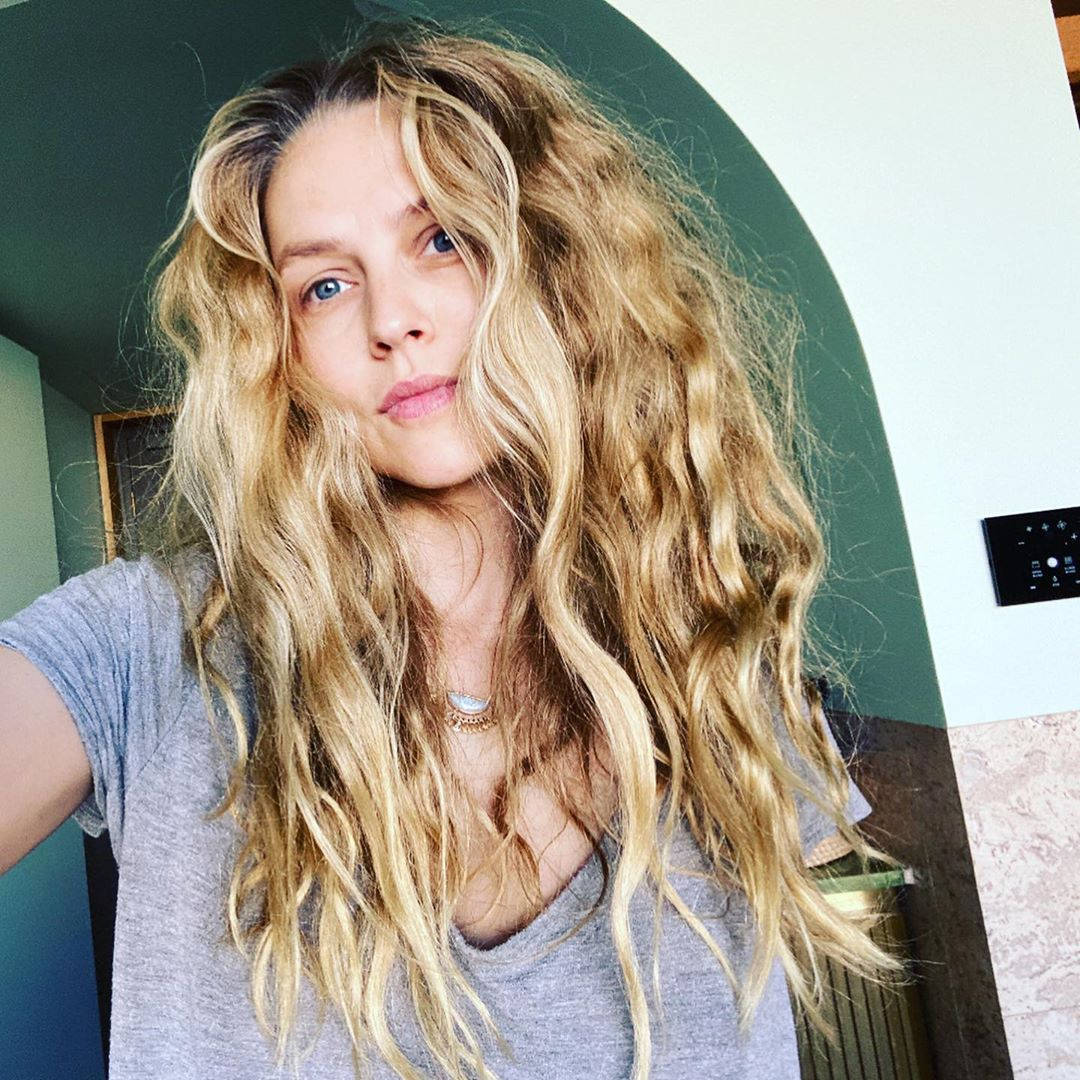 teresa palmer with messy hair selfie actress hollywood