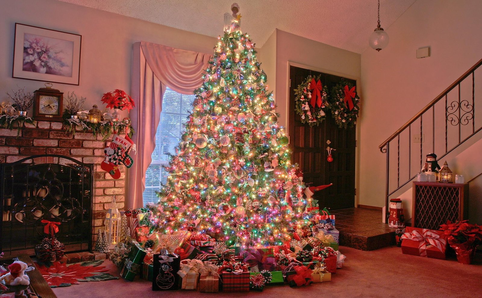 christmas holiday tree presents fireplace home 2k