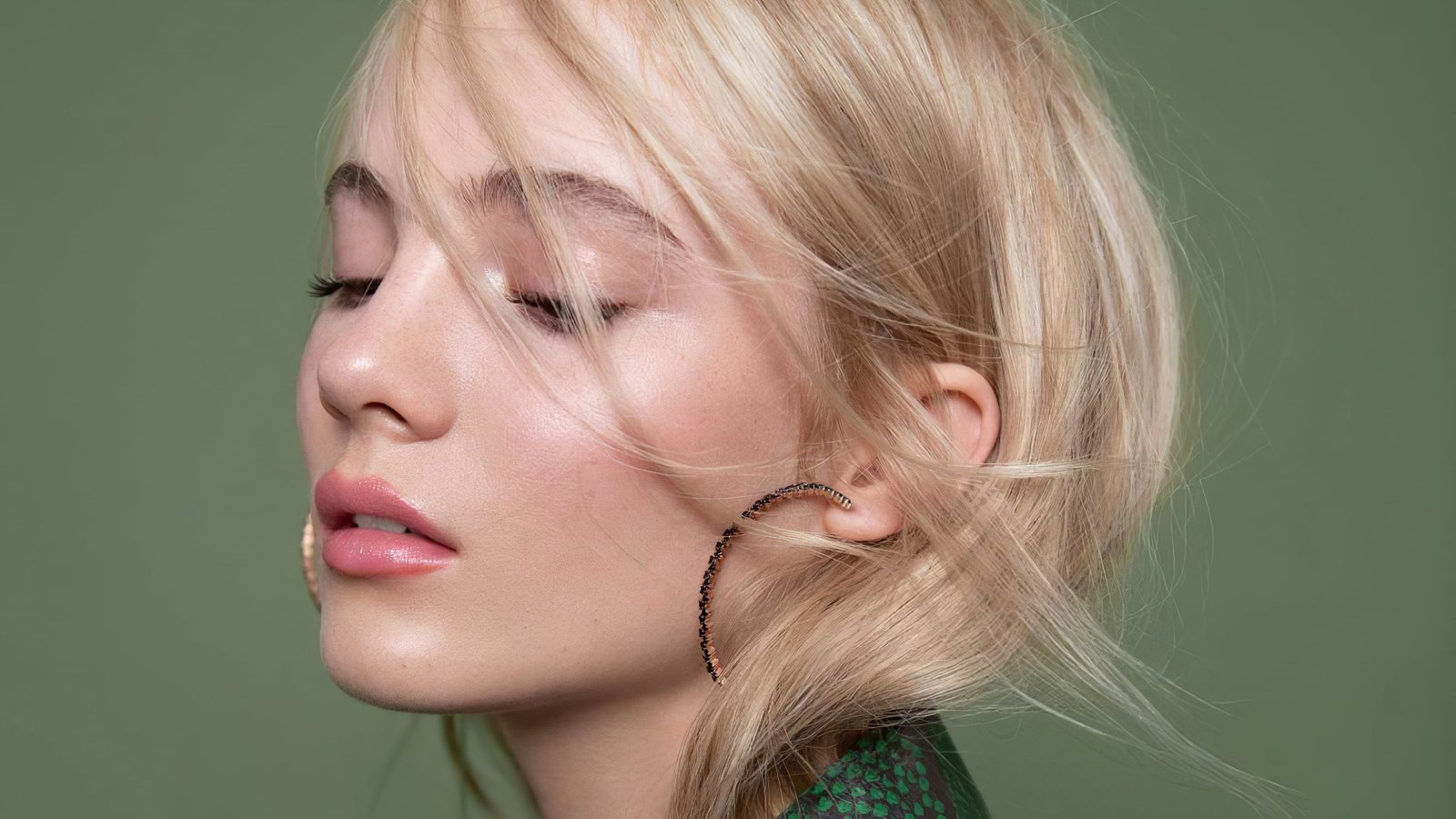 Actresses Freya Allan Blonde Close Up English Face 2k