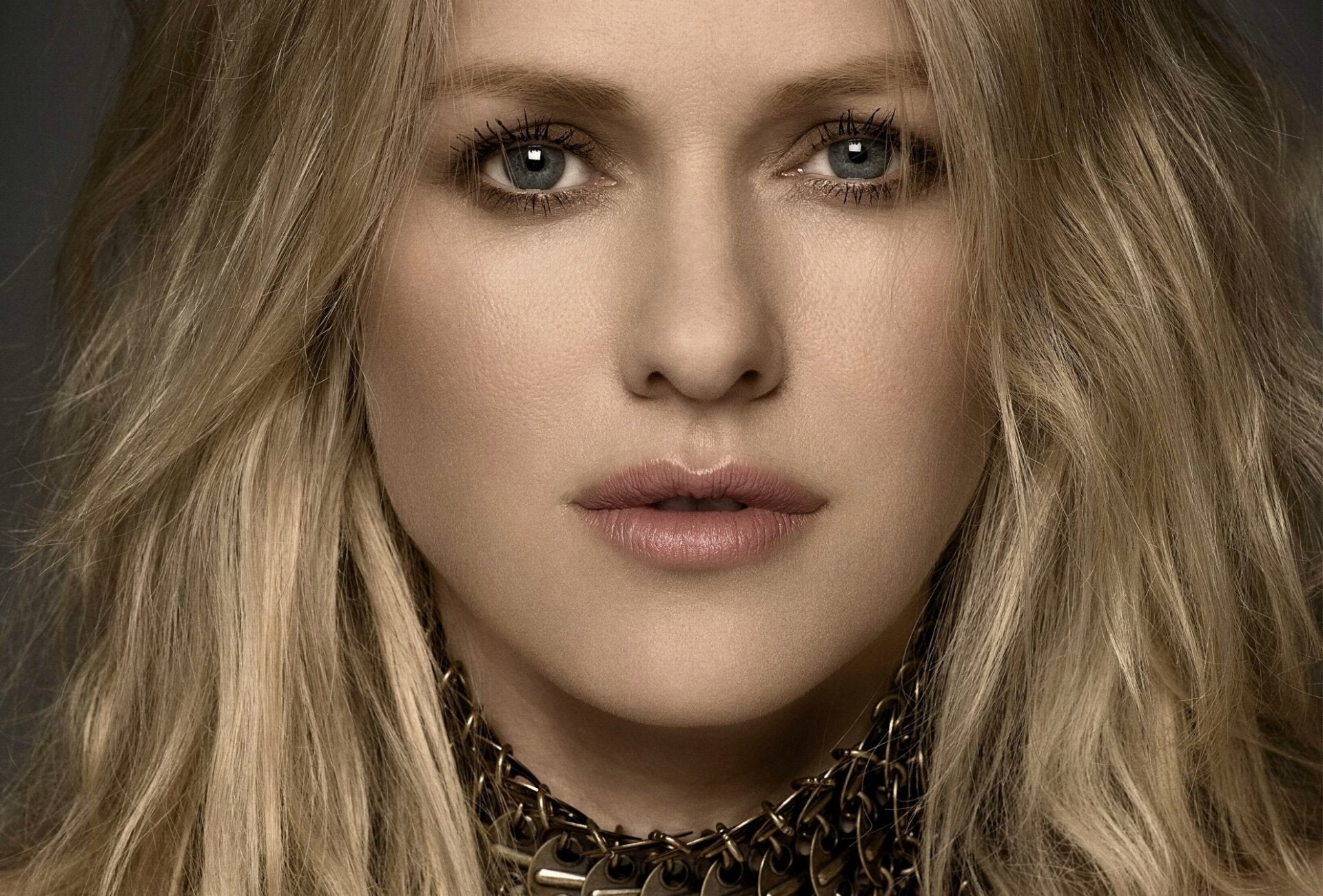 Actresses Naomi Watts