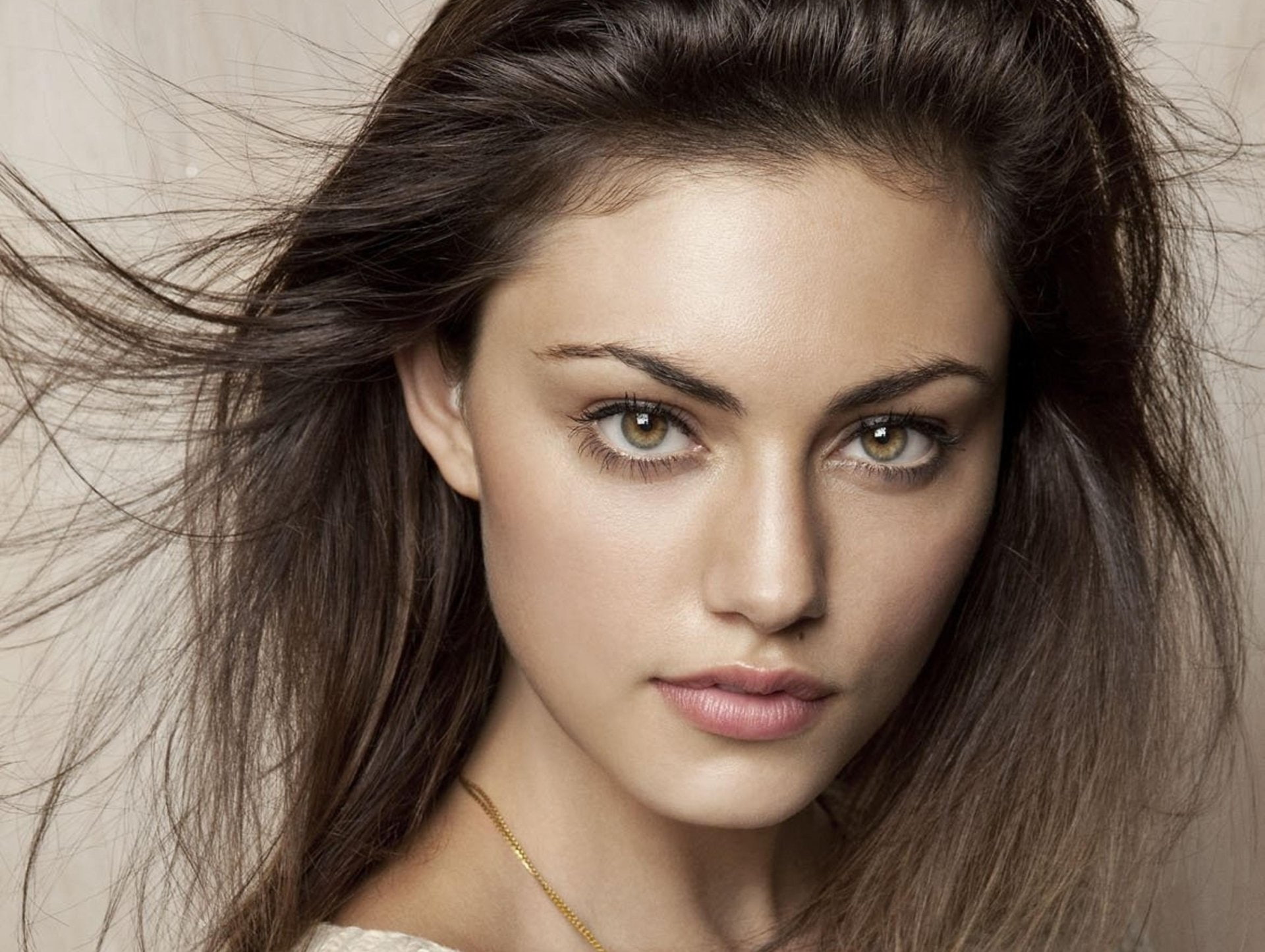 Actresses Phoebe Tonkin Australian Brunette Face