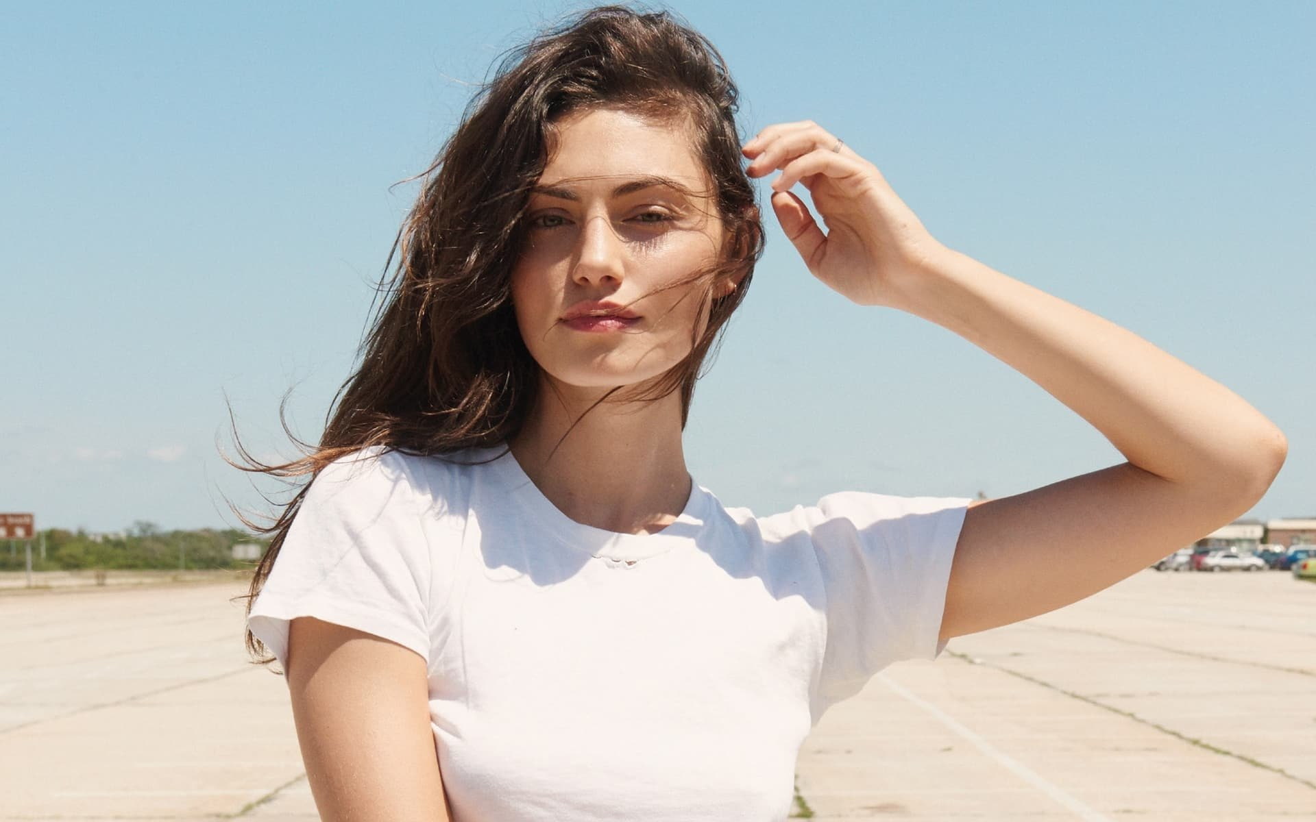 Actresses Phoebe Tonkin Australian Brunette