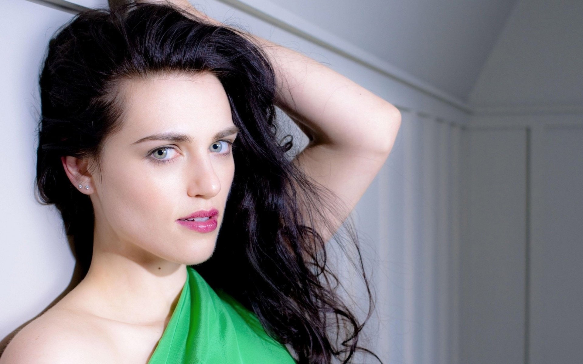 Actresses Katie McGrath Brunette Face Green Eyes Lipstick