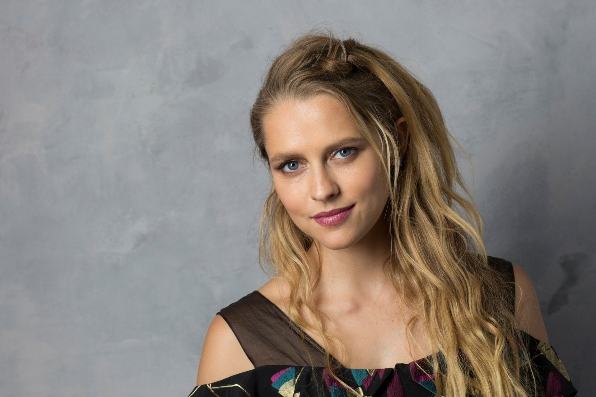 Actresses Teresa Palmer American Blonde Blue Eyes hair