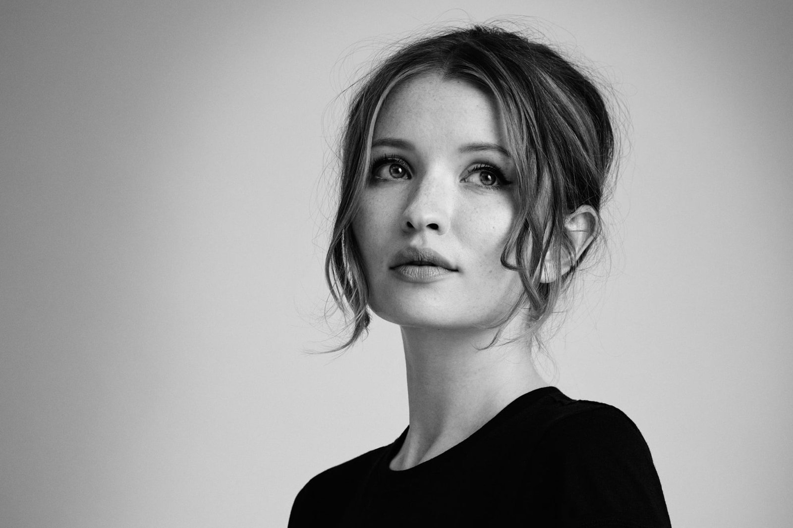 background portrait makeup actress hairstyle black and white 2k