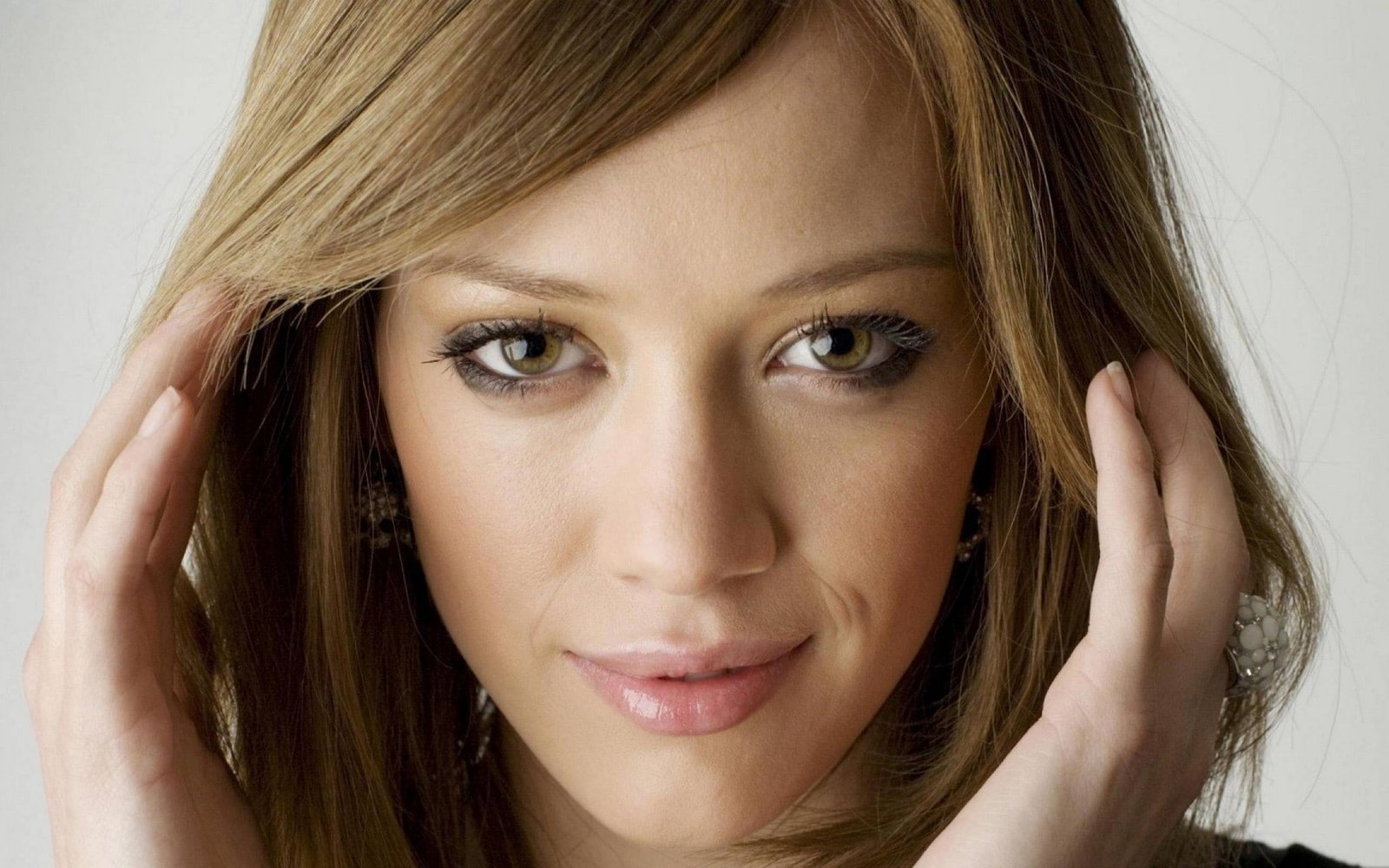 Hilary Duff women celebrity actress face brunette smiling