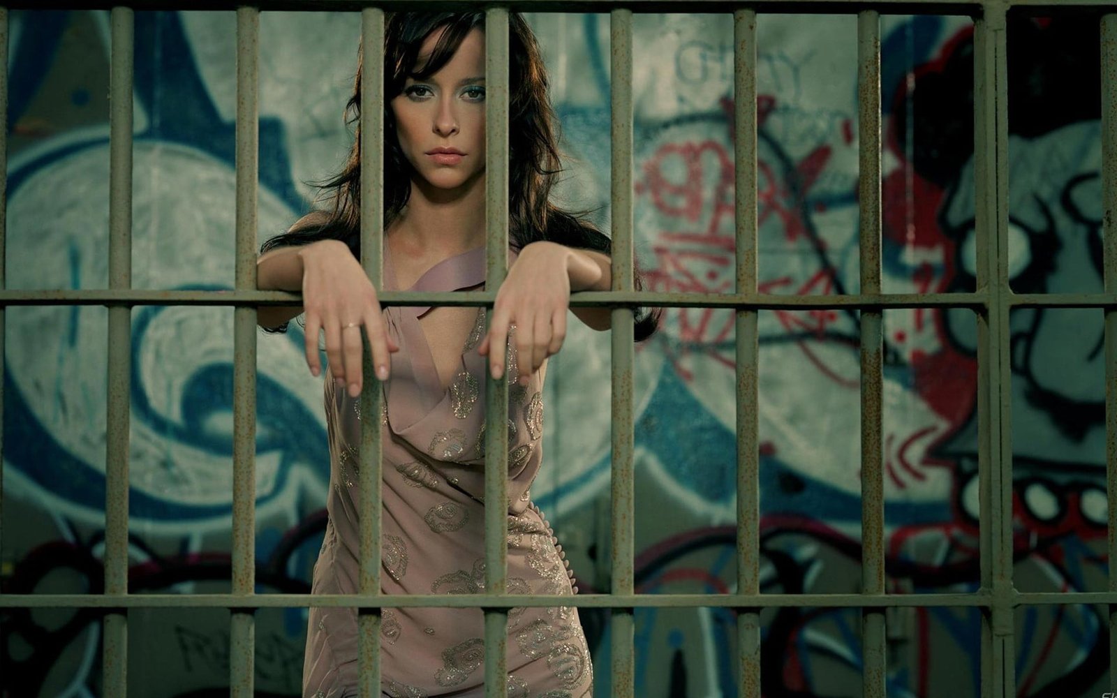 Jennifer Love Hewitt prisons graffiti women actress celebrity