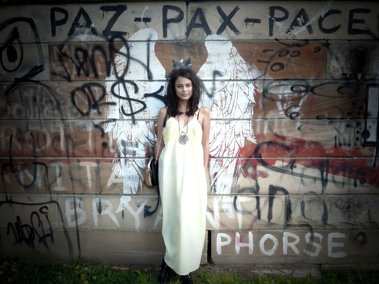 Nathalie Kelley model actress women graffiti one person