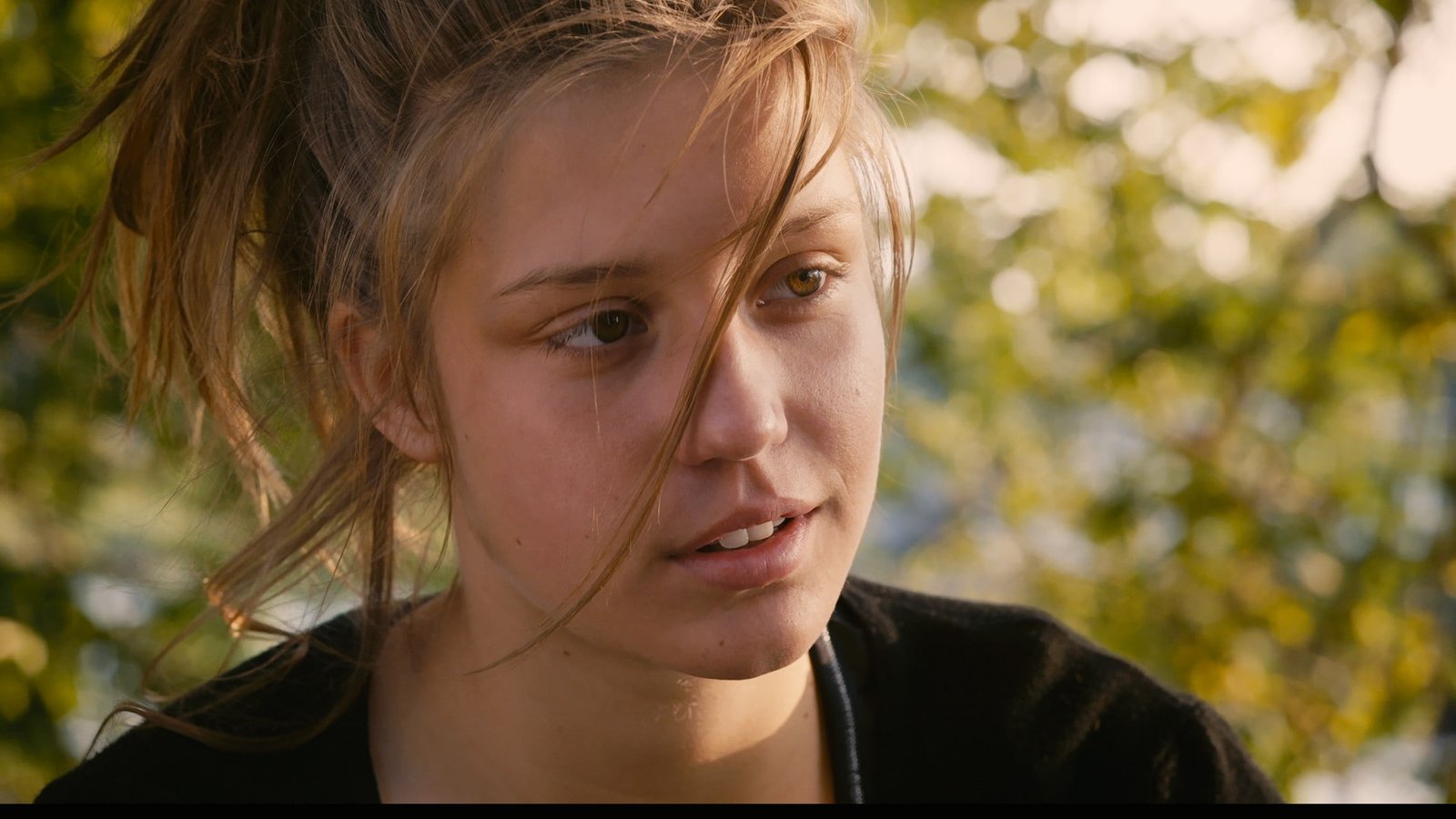 Adele Exarchopoulos French actress brunette brown eyes blue is the warmest color