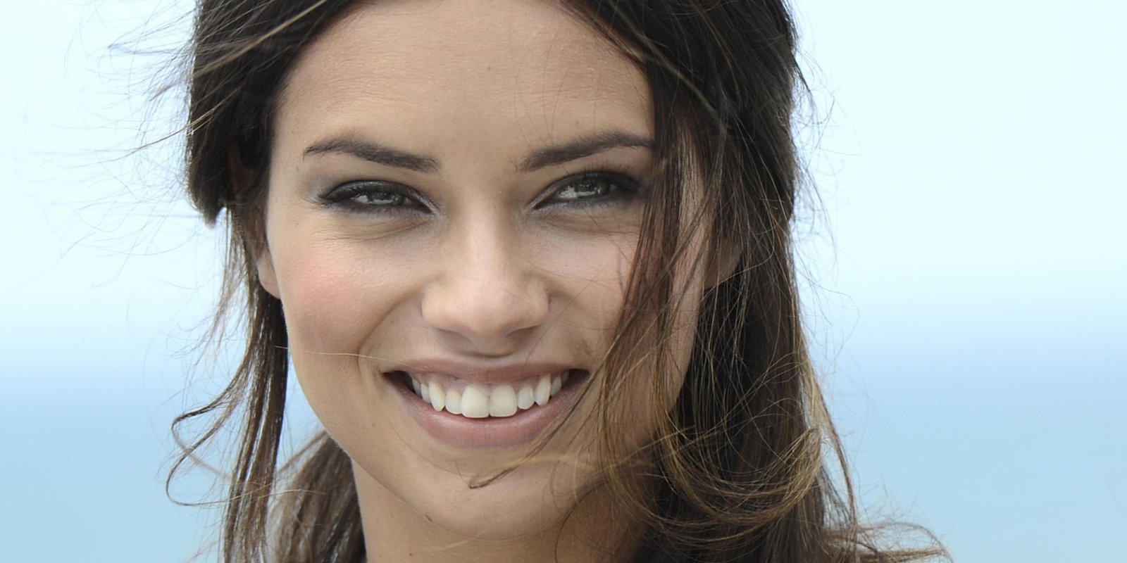 adriana lima model actress smile woman's face 2k