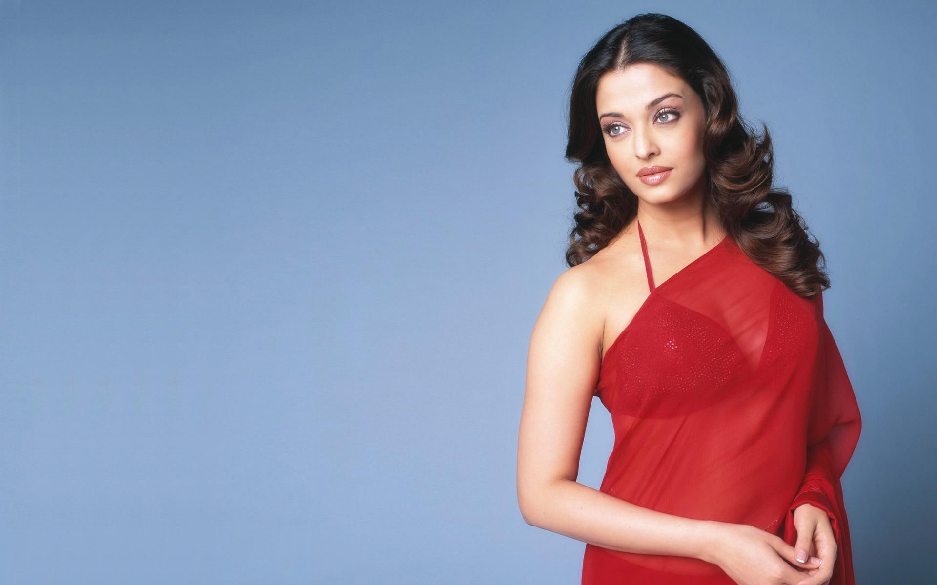 Aishwarya rai Transparent Red Saree indian actress