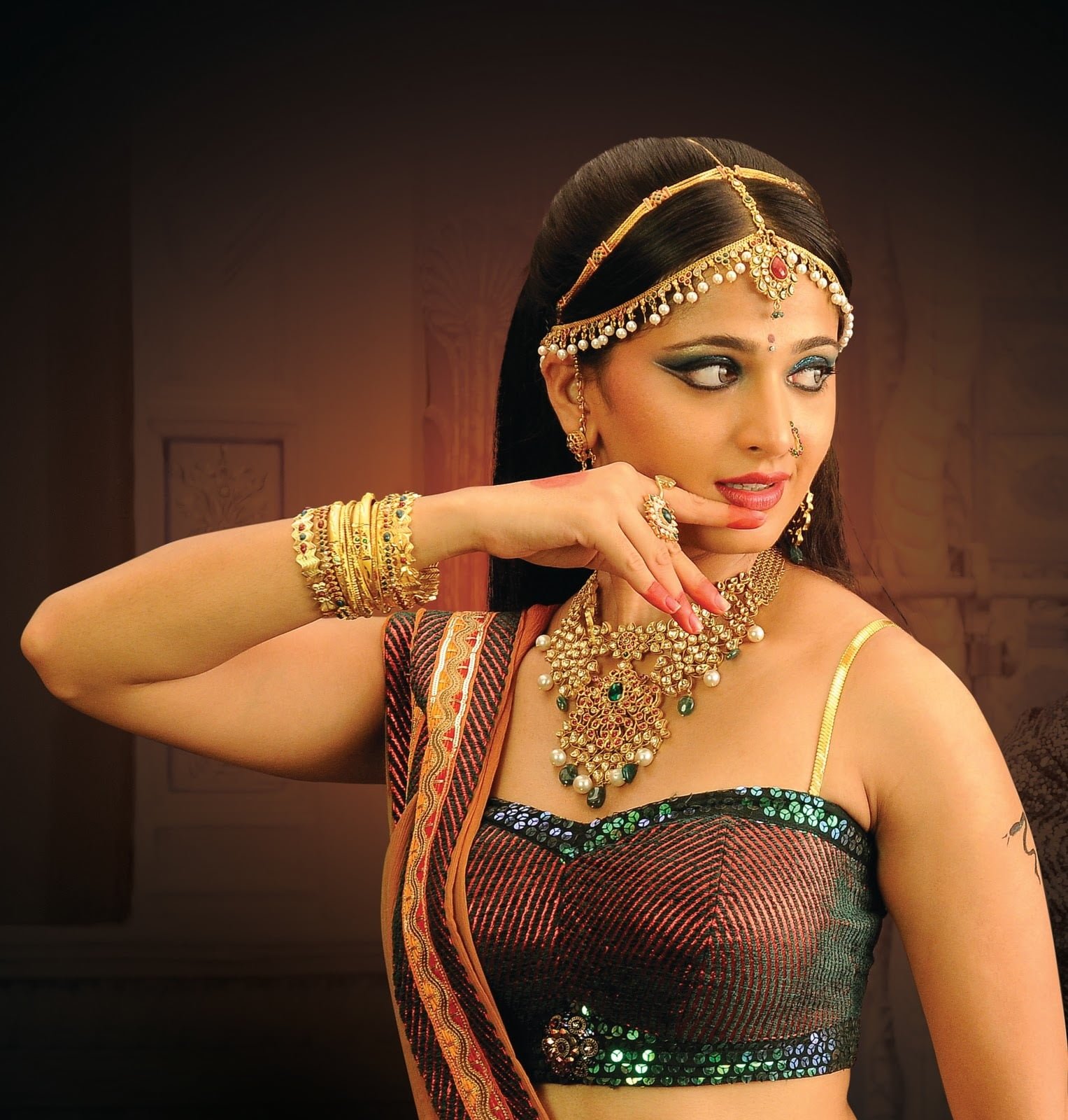 Anushka Shetty In Saree women's red and black crop top Female Celebrities 32