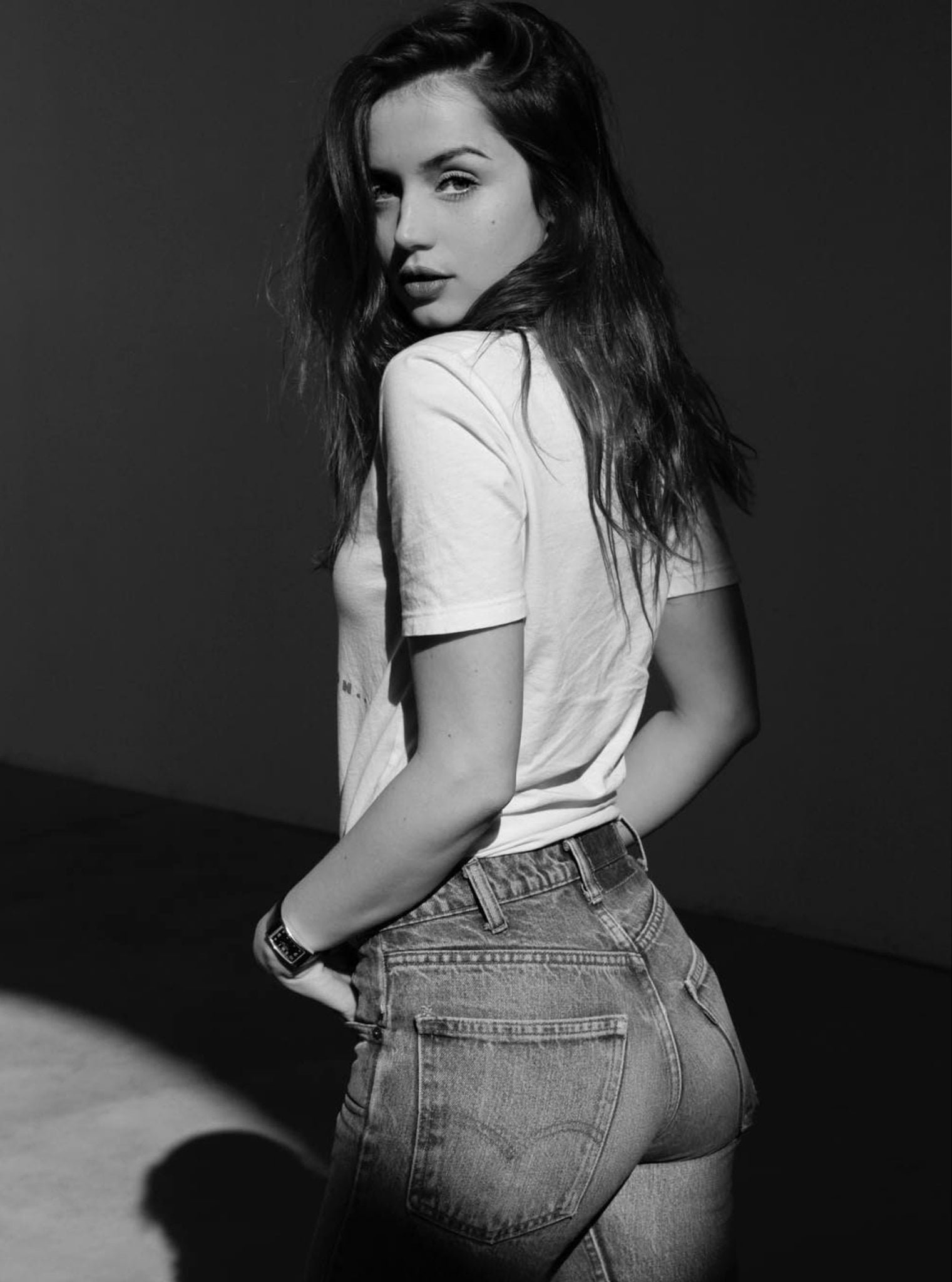 Ana de Armas actress monochrome white t shirt looking at viewer