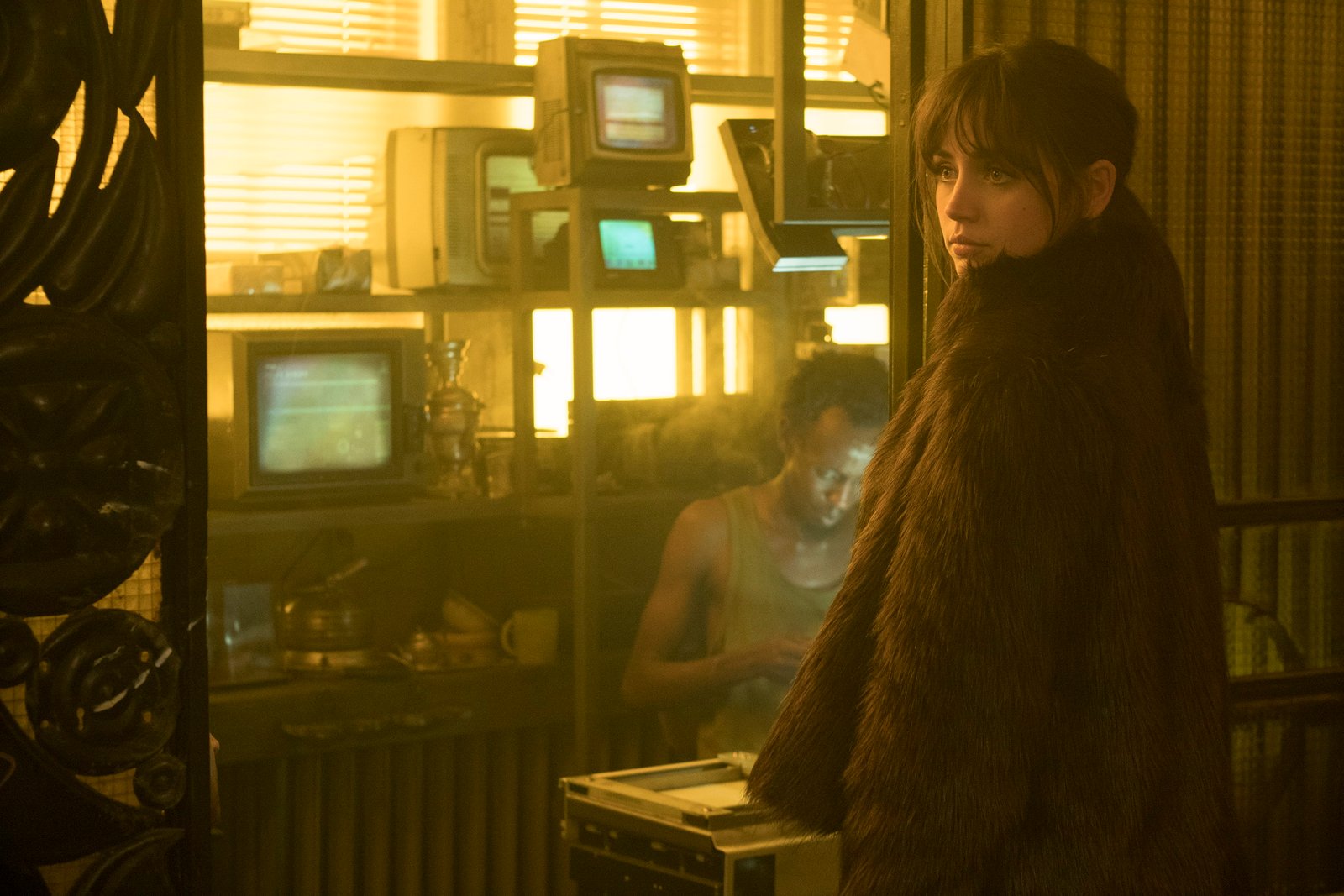 Blade Runner movies women actress Ana de Armas fur coats 2k