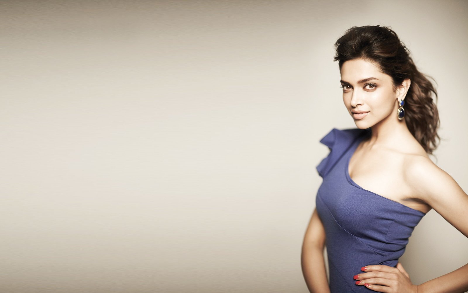 Bollywood Actress Deepika Padukone 2k
