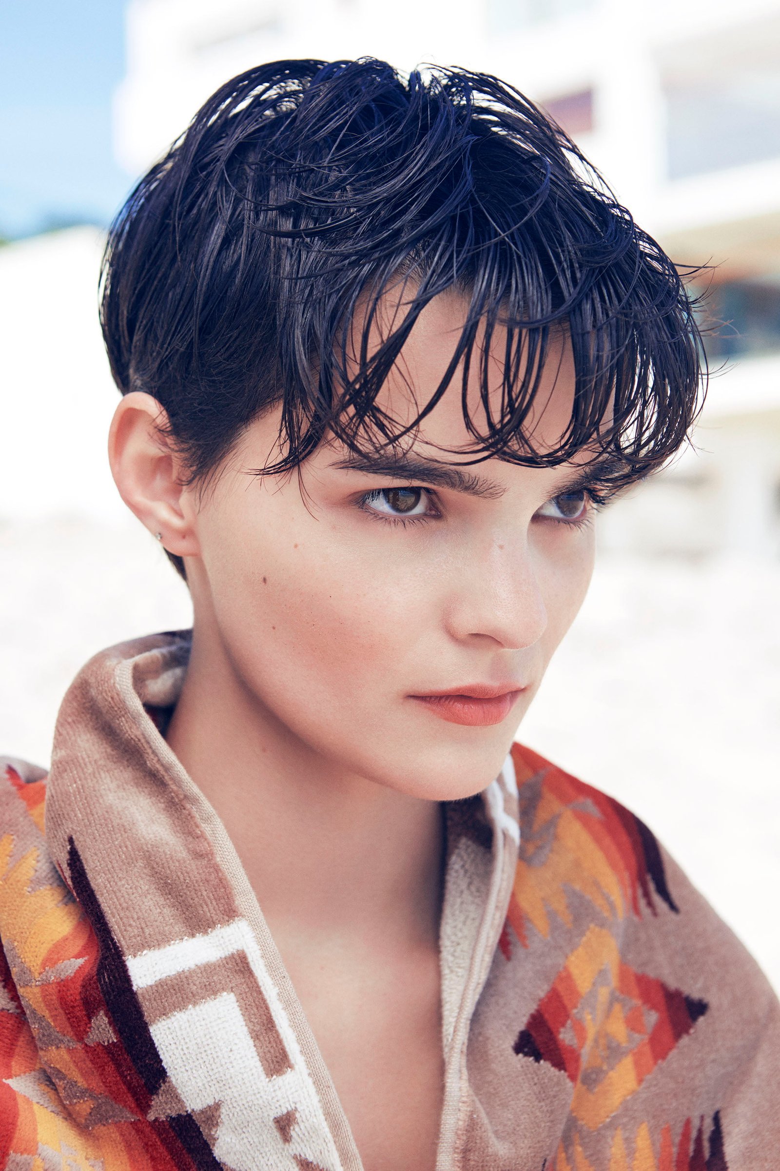 Brianna Hildebrand women actress short hair brunette looking into the distance 2k