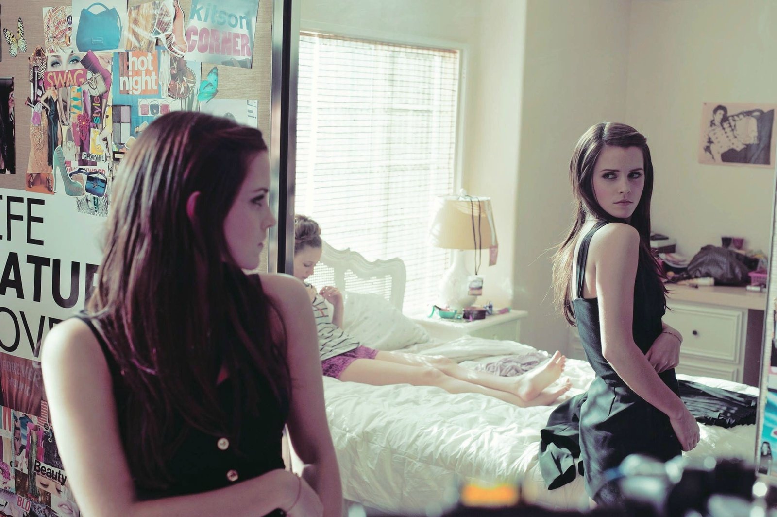 Emma Watson actress movies mirror reflection women young adult 2k