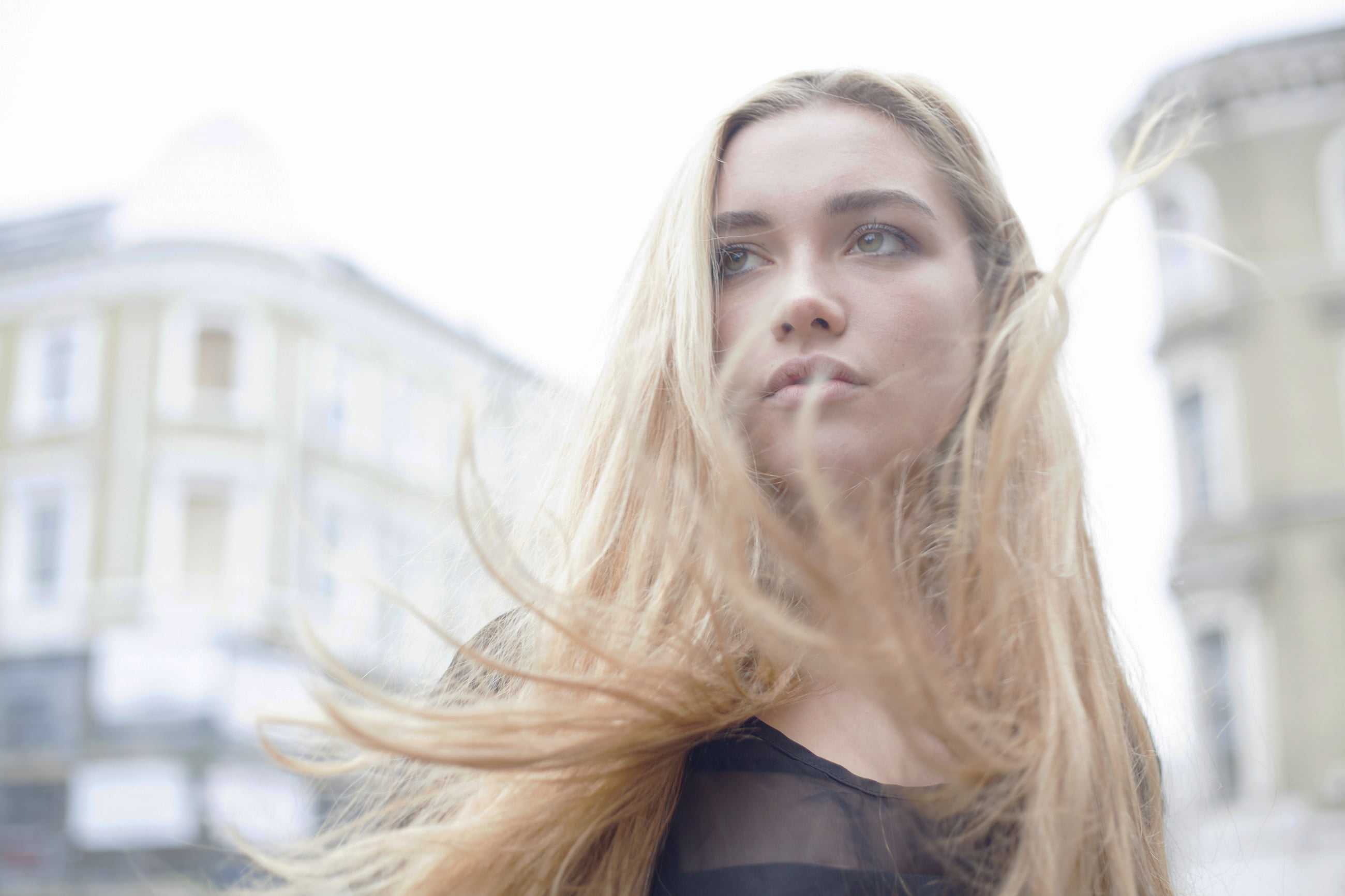 Florence Pugh women actress green eyes long hair building 2k