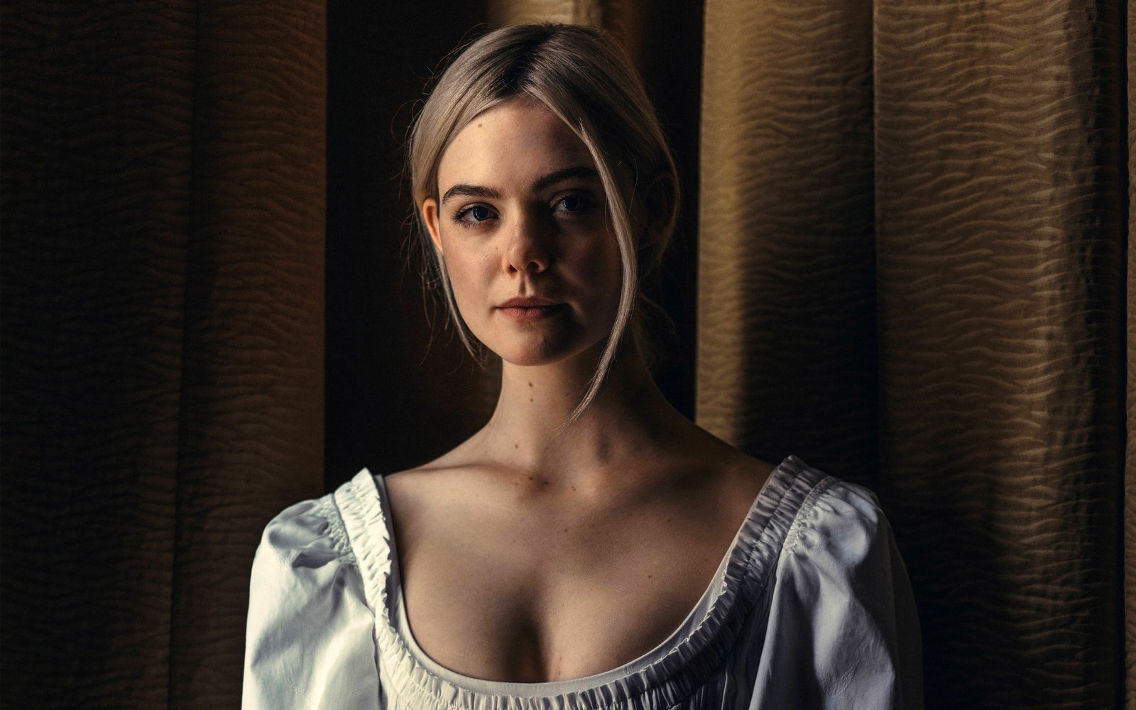 Elle Fanning actress white dress blonde looking at viewer 2k