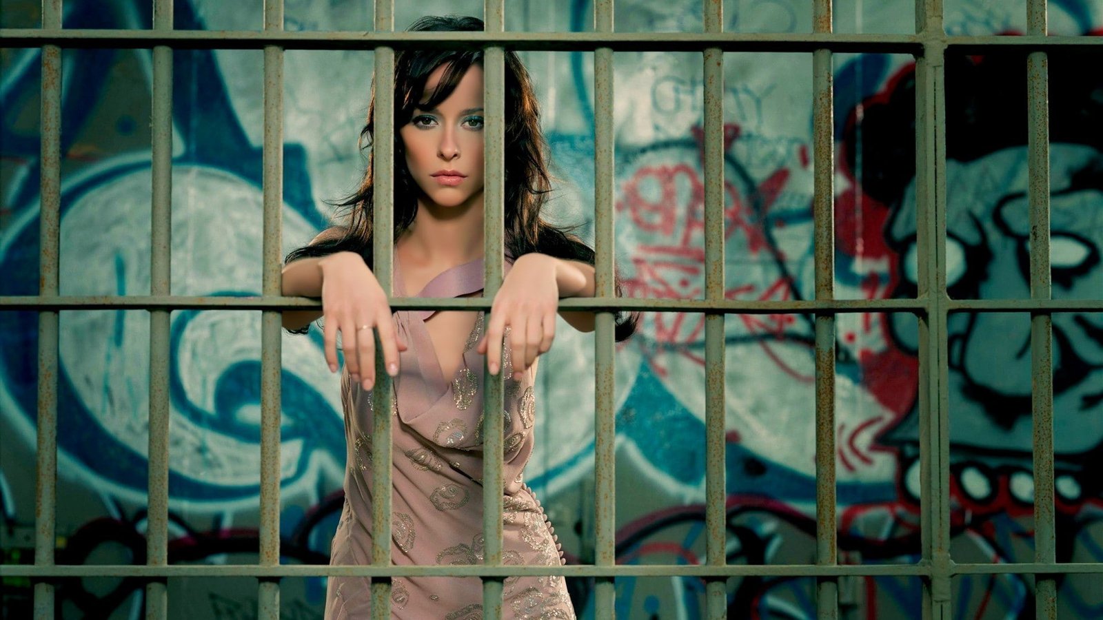 Jennifer Love Hewitt prisons graffiti women actress celebrity