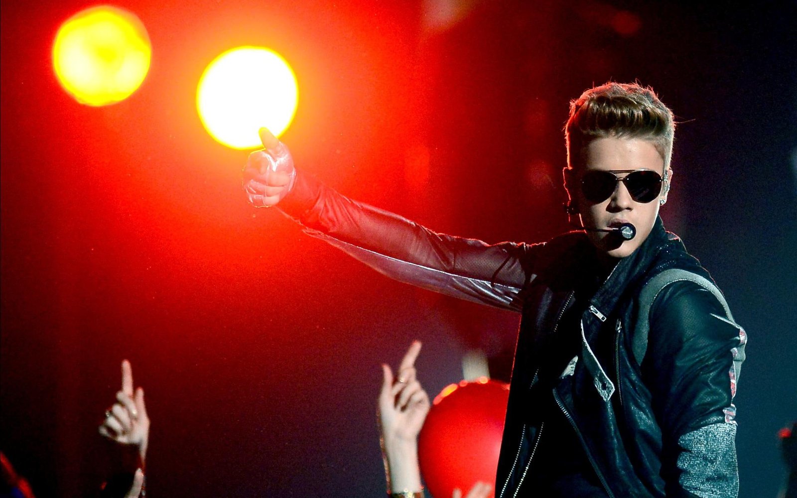 Justin Bieber on stage celebrity celebrities actress single