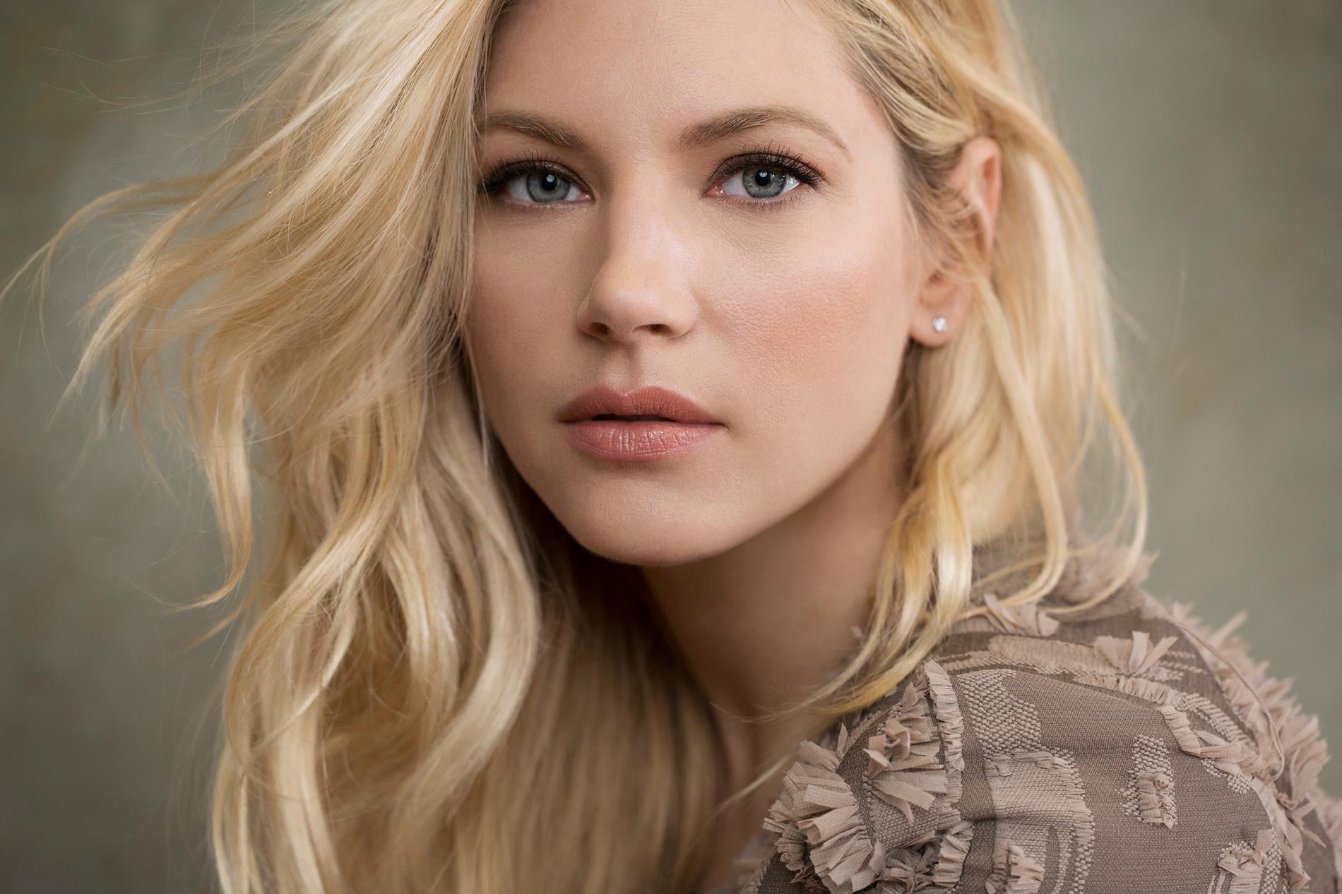 Katheryn Winnick blonde actress blue eyes looking at viewer