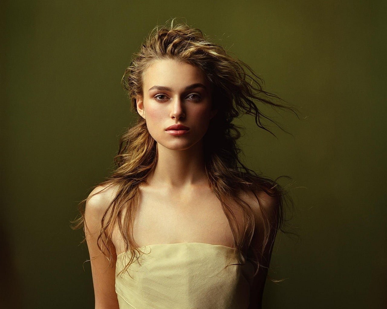 Keira Knightley women brunette actress celebrity bare shoulders 54