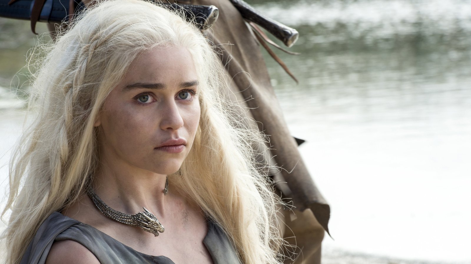 men's gray V neck top Emilia Clarke Game of Thrones people 2k 4k 5k