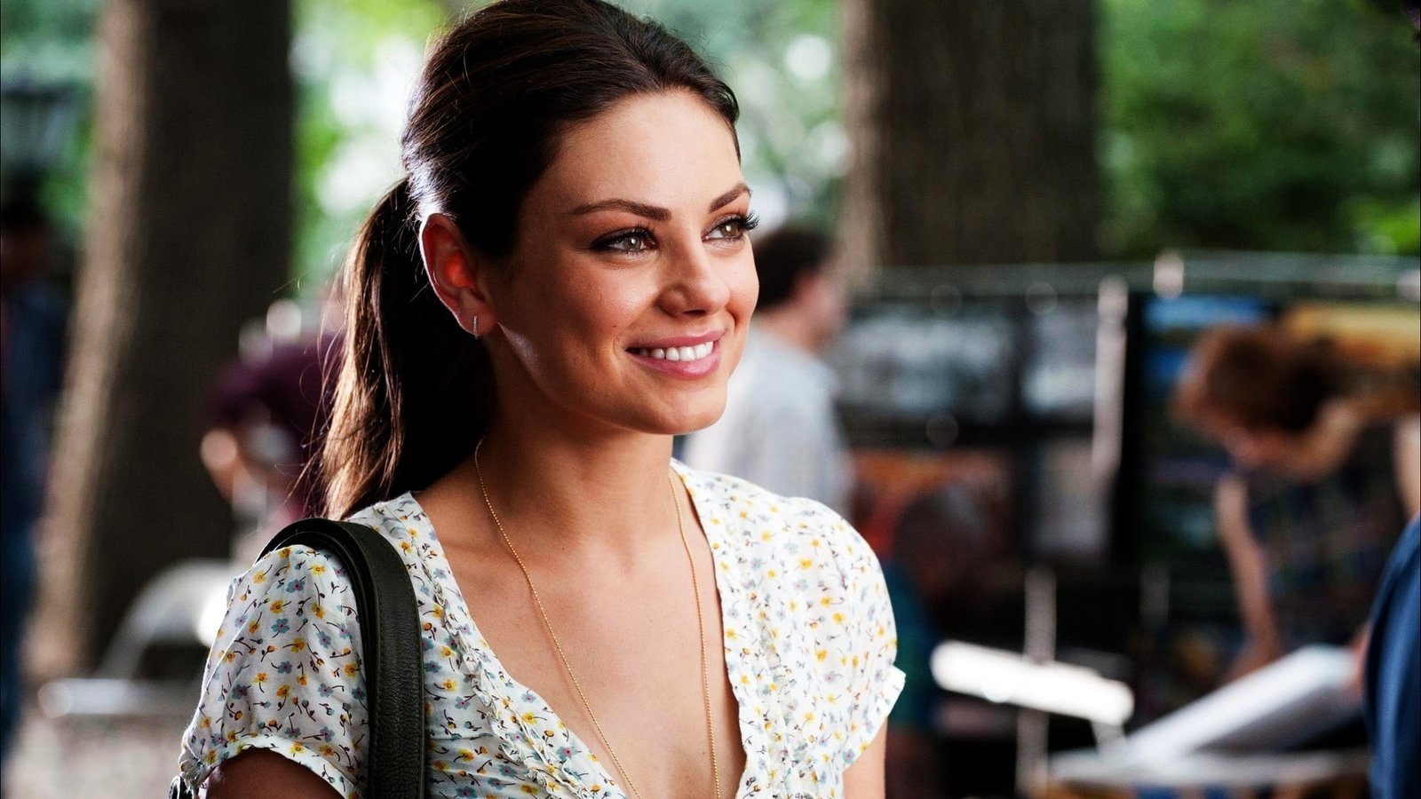 Mila Kunis actress brunette smiling adult women happiness