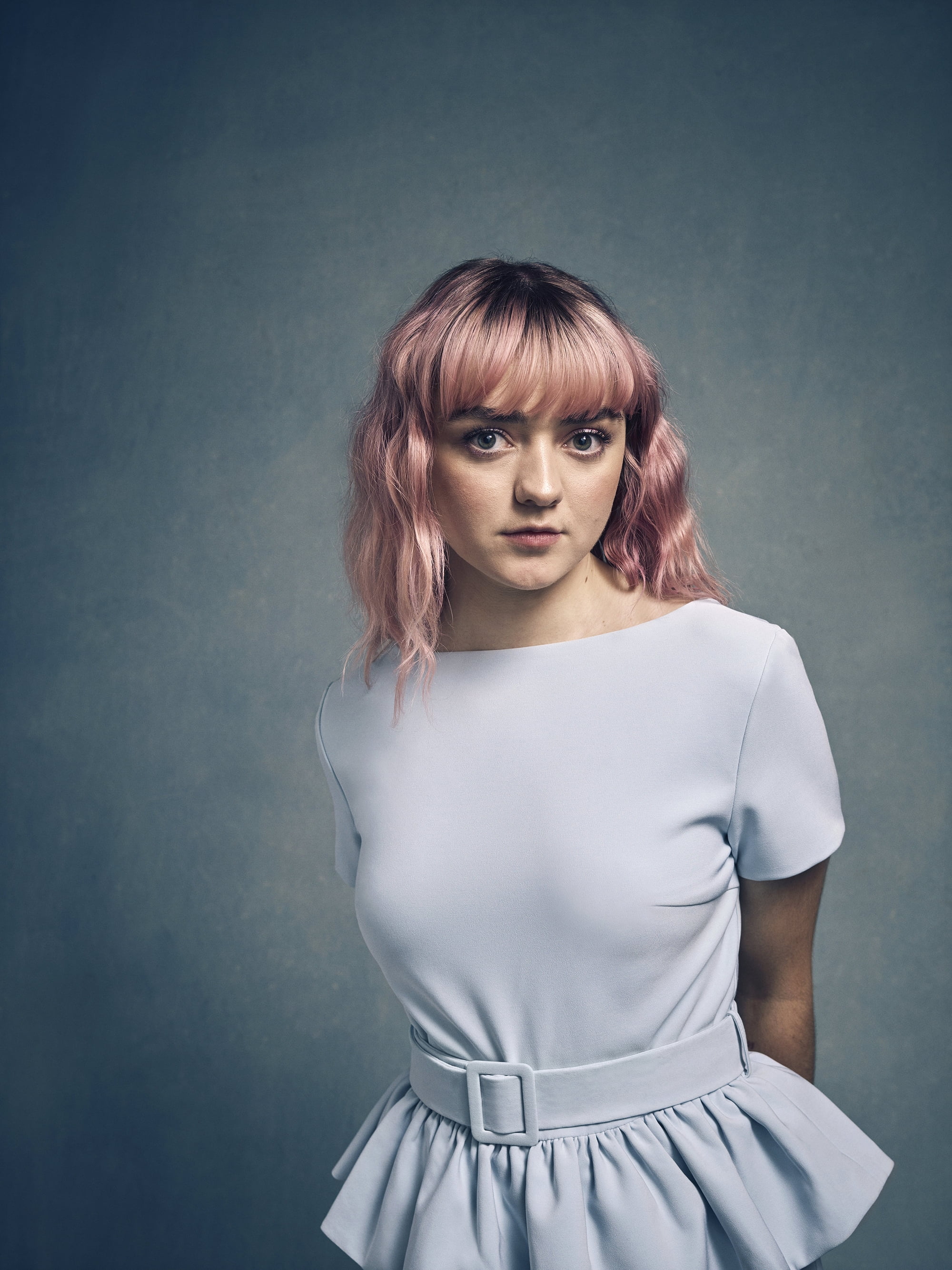 Maisie Williams actress women pink hair portrait simple background 2k