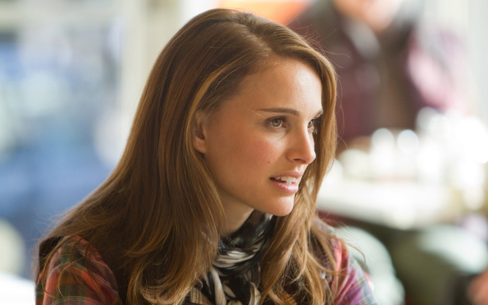 Natalie Portman women actress long hair auburn side view