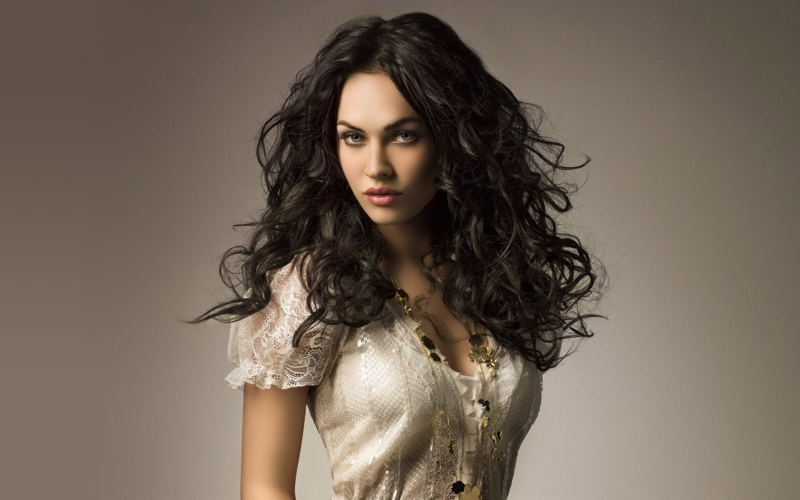 Megan Fox Appearance actress model celebrity star girl woman 2k