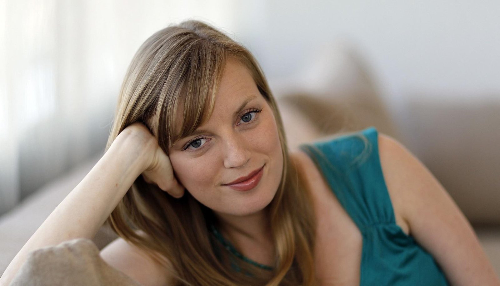 Sarah Polley actress Film directors blond hair portrait